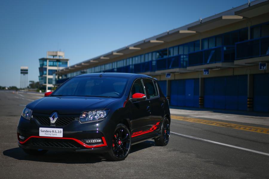  Renault Sandero R.S. 2.0 Racing Spirit 2017 года  (фото 28 из 30)